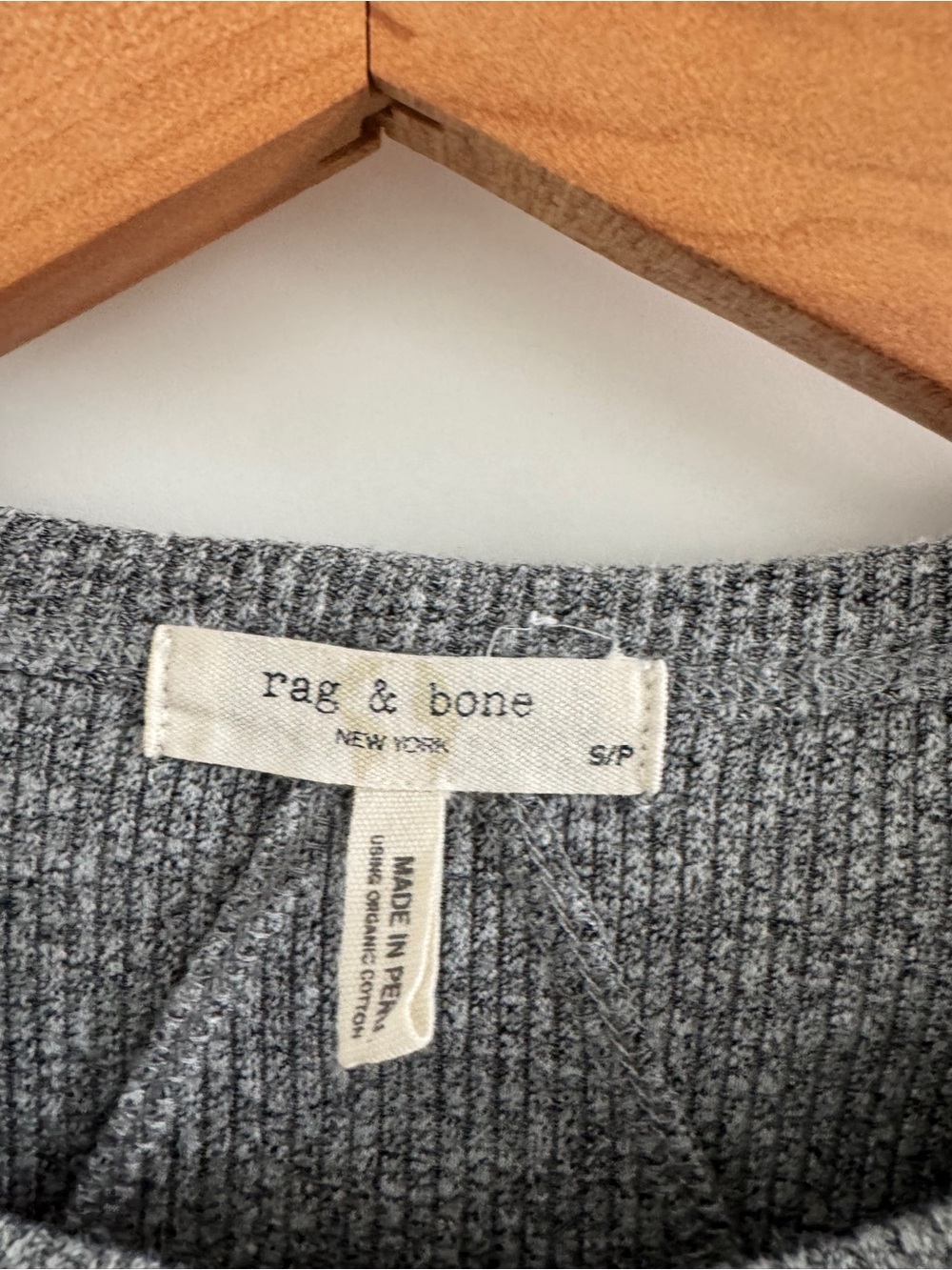 RAG & BONE
ESSENTIAL LONG SLEEVE T-SHIRT - GRAY
$165.00 size S small Gently used - Picture 6 of 11